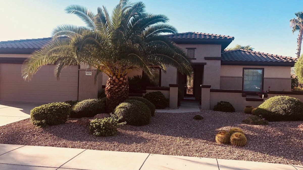 Surprise House | Sun City Grand 3BR, 2 bath home with relaxing back yard ~ 2420 SQFT