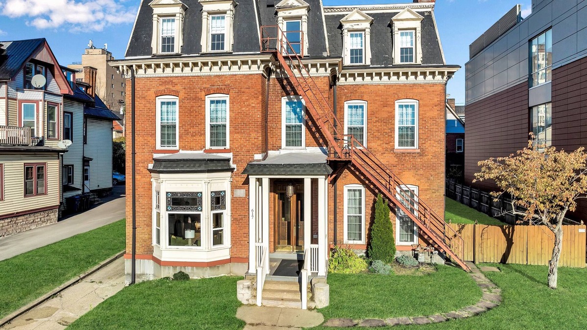 Front Park Apartment | Sun Filled Apt w/Dedicated Office