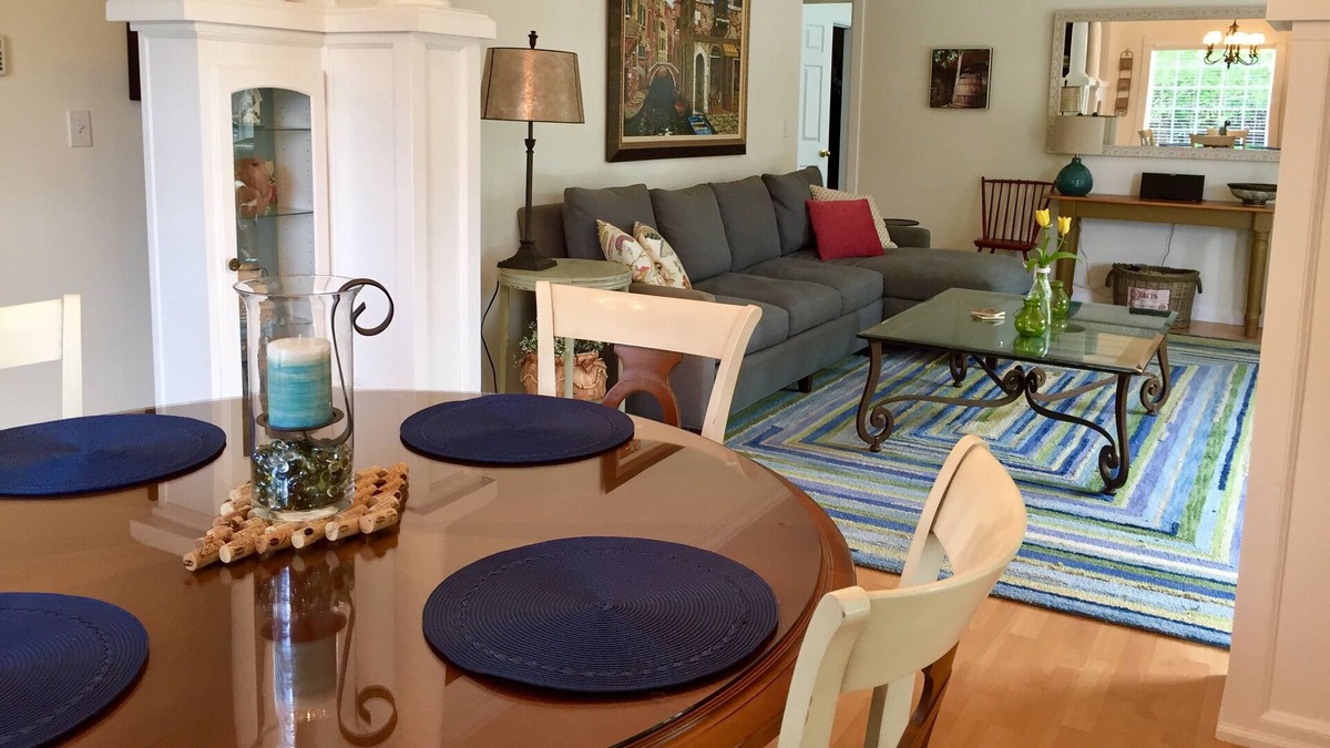 Sellwood-Moreland House | Sun-filled Charmer in Sellwood/West Moreland!