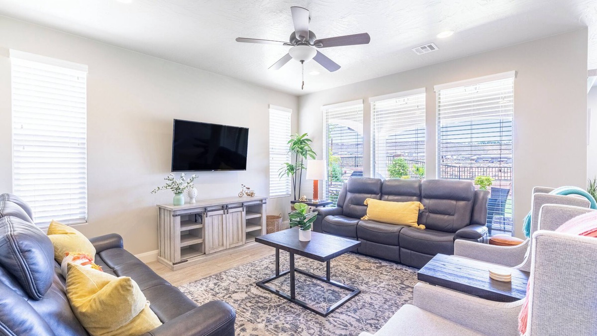 Sienna Hills House | Sun Haven! Pet Friendly!