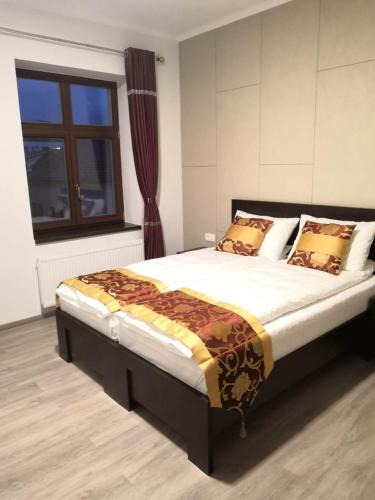 Letnany Hotel | Sun-House Pension&Restaurant -ParkingFree-