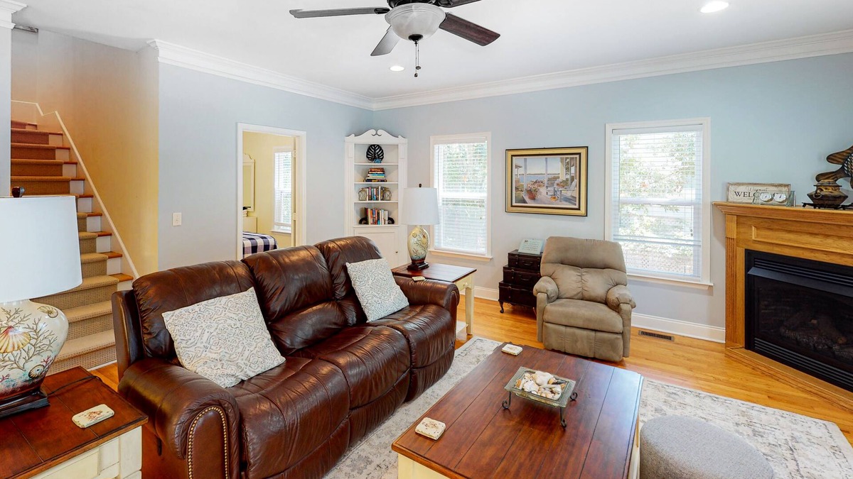 Ocean Ridge House | Sun-kissed home with AC, fireplace & W/D - short drive to the beach
