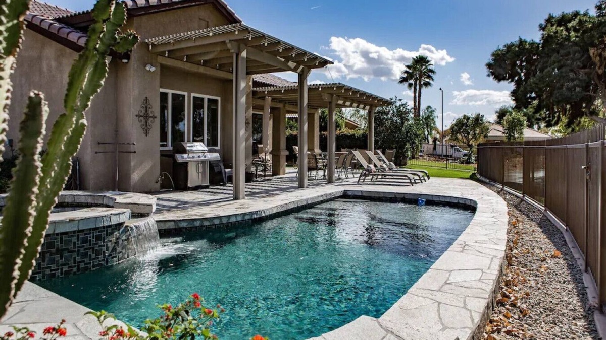 Indio House | 🌟Sun-Kissed Oasis, Entertainers Dream on the Golf Course⛳ w/Private Pool 💦