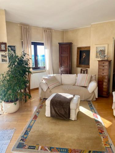 Lesa House | Sun Lake House and Hill