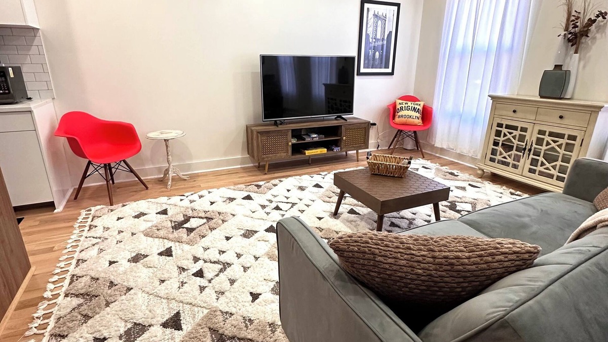Bedford-Stuyvesant Apartment | Sun-lit 2 bed 1 bath w washer/dryer
