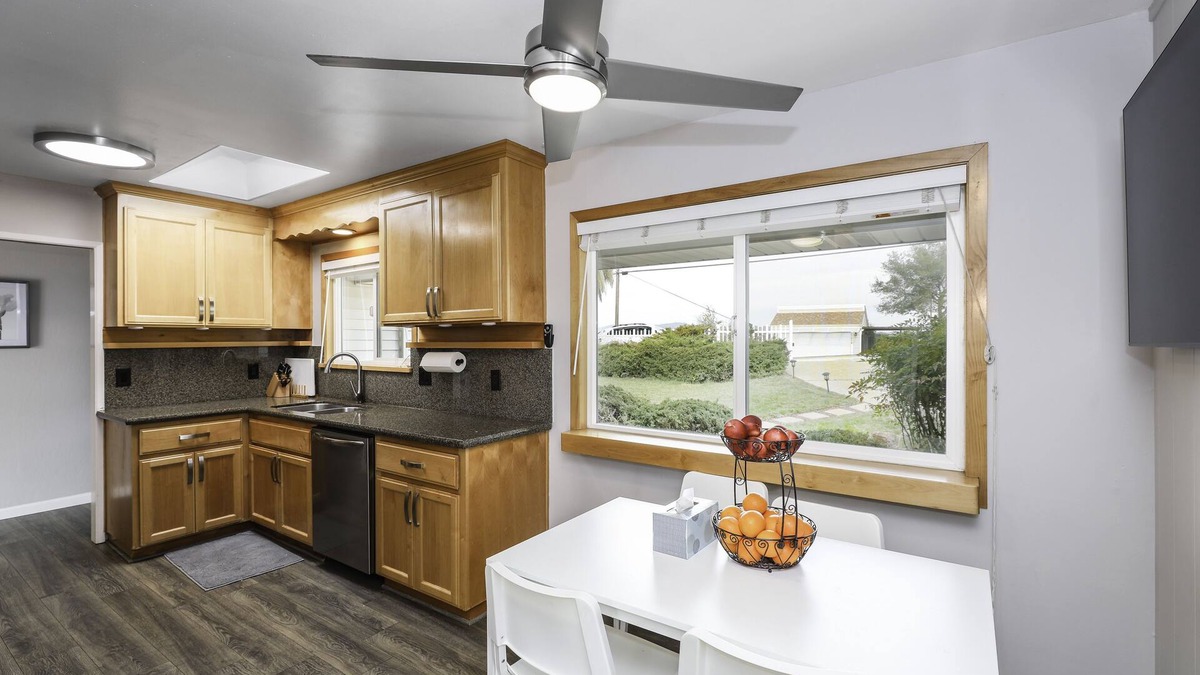 Fairview House | Sun-lit, Luxurious 3BR Home ideal for families