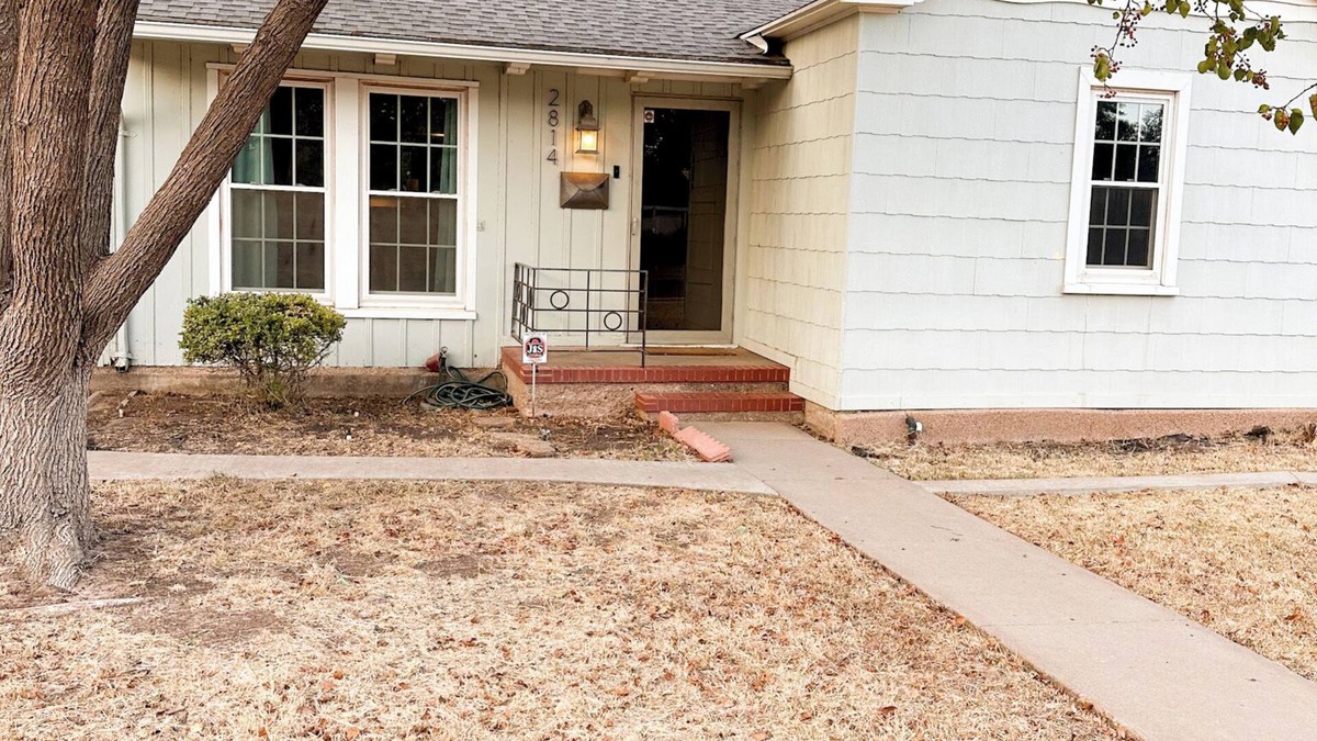 Tech Terrace House | Sun's Up, Gun's Up 2 bedroom Cottage in Lubbock TX in Tech Terrace