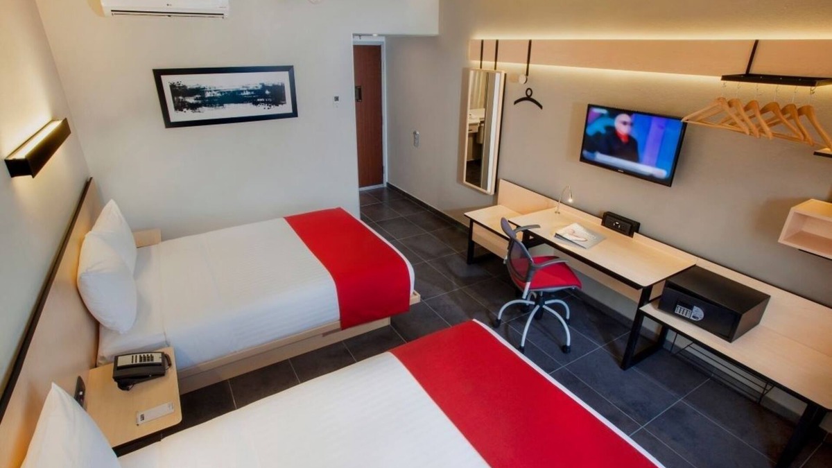 El Tezal Hotel | Sun, Sand & Cabo Fun | Walk to Beach, Nightlife & Water Tours - 3 Units