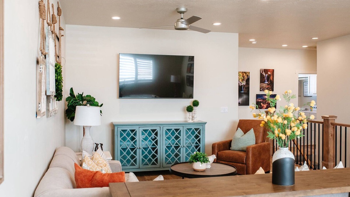 Washington Fields House | 🔆Sun Shack 🔆 Warm Weather Getaway with Air Hockey Table and Pool