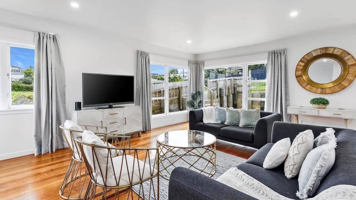 Torbay House | Sun-Soaked Holiday Home Close to Beach