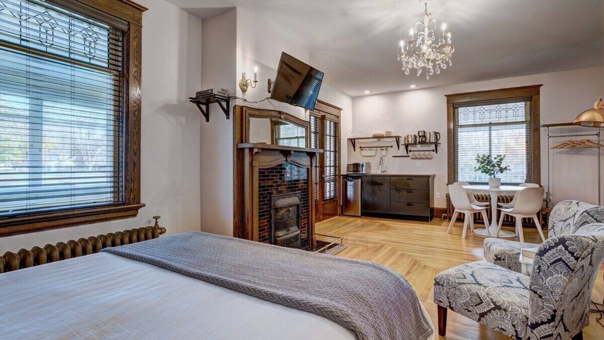 Lunenburg Apartment | Sun Suite Cozy Getaway for 2 Lunenburg