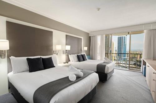 Surfers Paradise Apartment | Suncoast Comfort - Steps to Surfers Paradise Beach