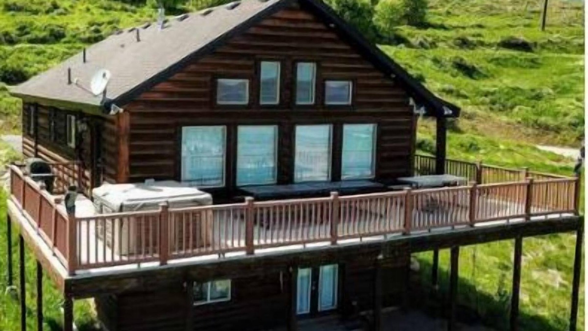 Garden City Cabin | Sundance- Pet Friendly Home in Harbor Village