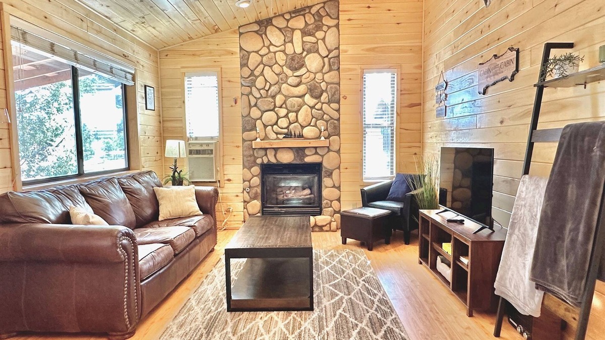 Heber Cabin | Sundance | Pet Friendly Hideaway in Rim Country!