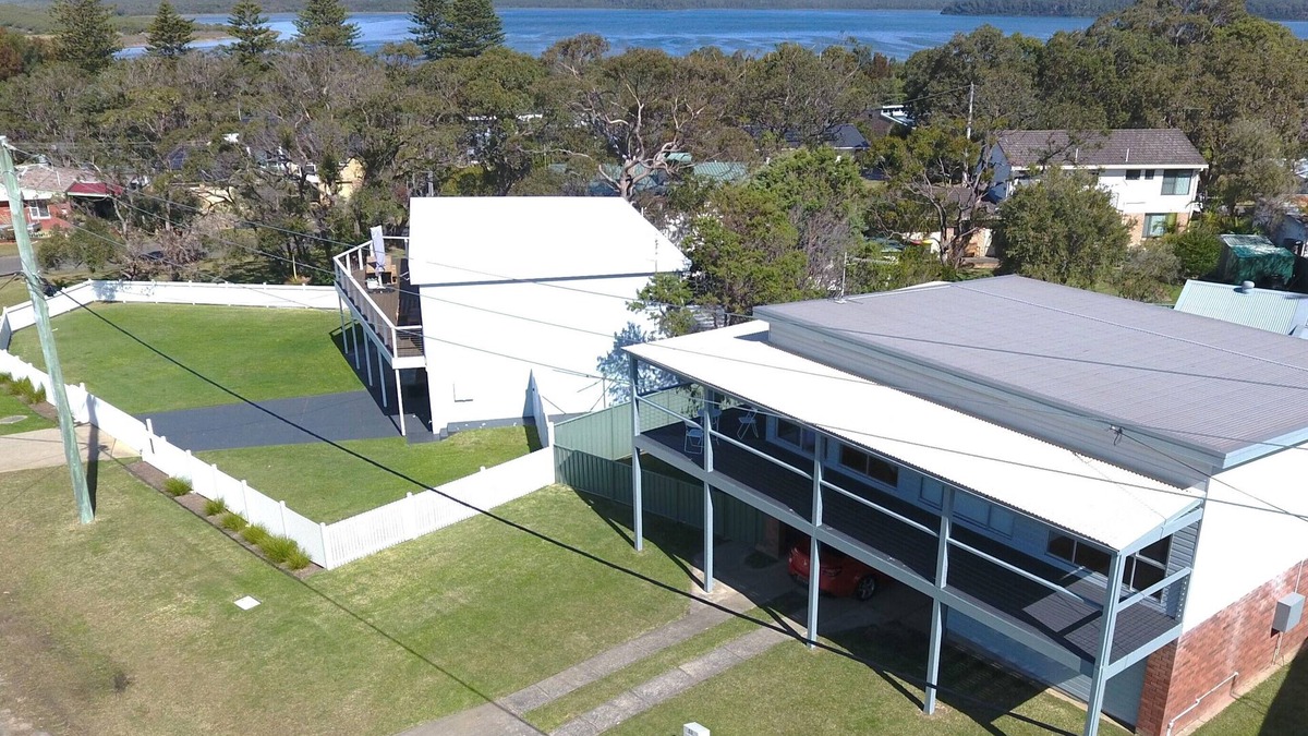 Wollumboola House | Sundeck - The perfect family holiday home and cabin in Culburra Beach