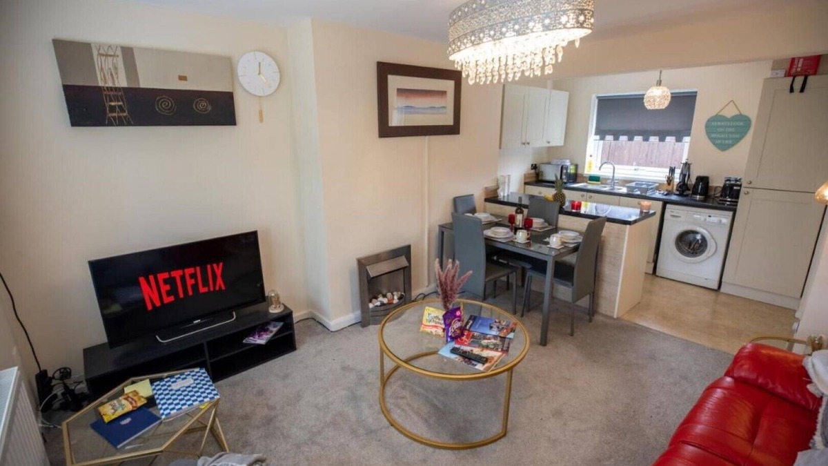 Sunderland House | Sunderland Top Rate Stay III - Contractor & Family Friendly, FREE WiFi & Parking