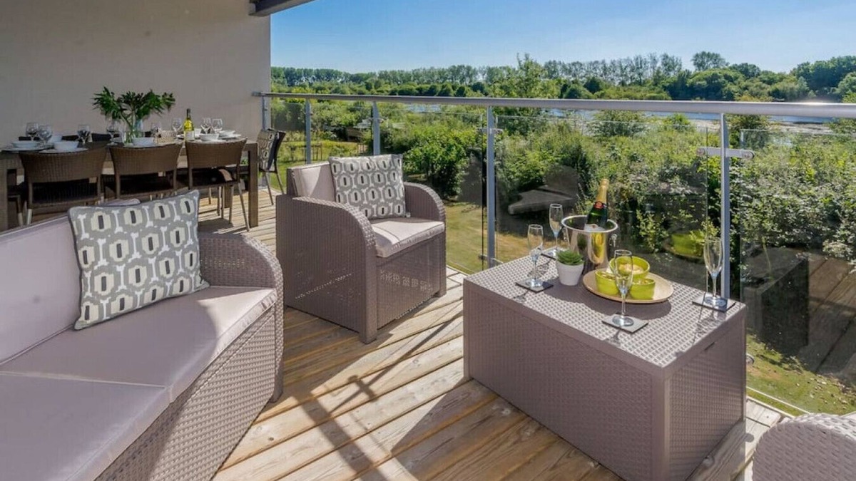 Malmesbury Apartment | Sundowner - HM108 - Lakeside Spa Property