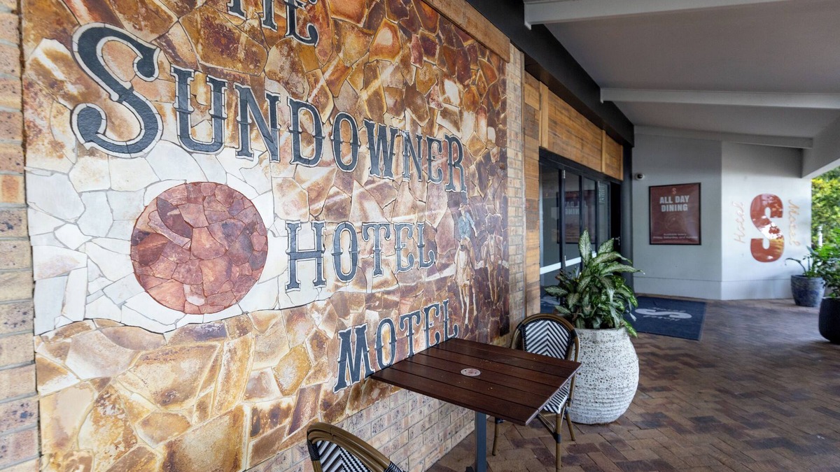 Caboolture Hotel | Sundowner Hotel Motel