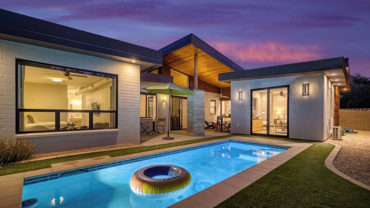 Peaceful Valley House | Sundrenched by AvantStay | Pool, Mins to Old Town