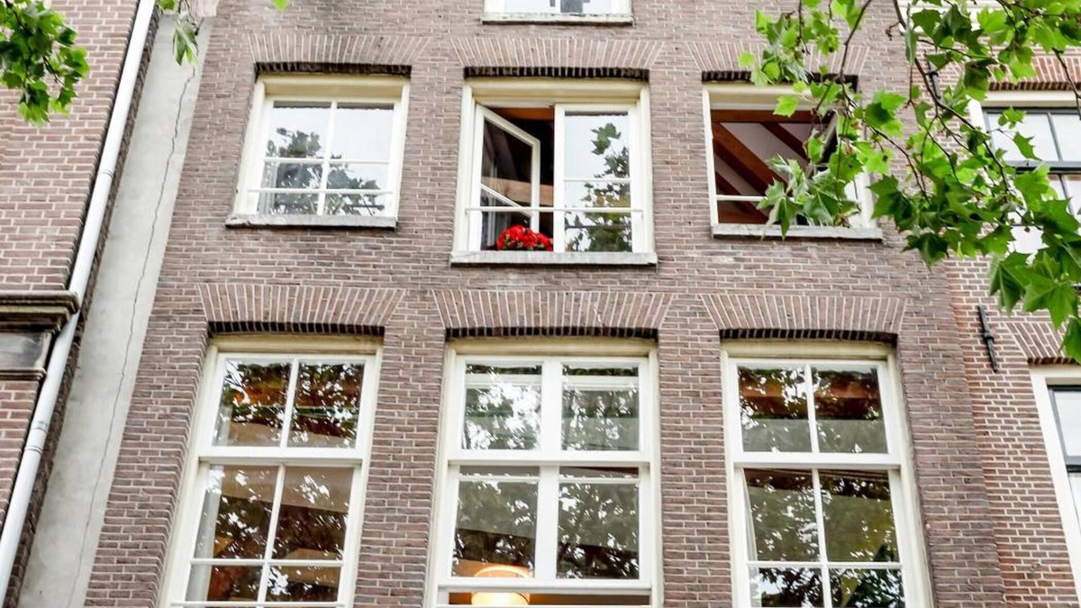 Burgwallen Nieuwe Zijde House | Sunflower Amsterdam