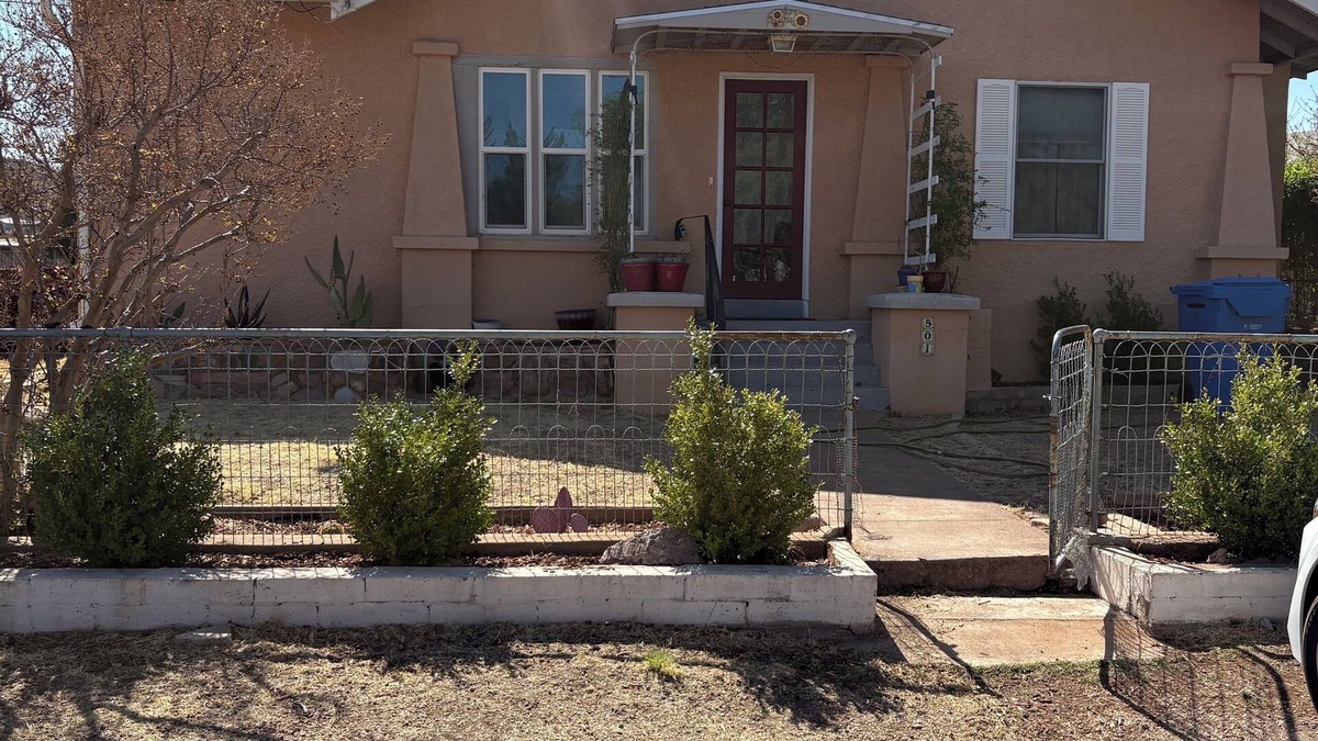 Bisbee House | Sunflower Cottage in beautiful Warren