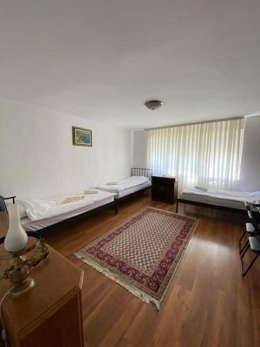 Mejë Apartment | Sunlit City Apartment Gjakova
