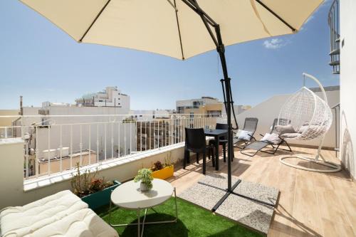 Gzira Apartment | Sunlit Stylish Penthouse with Hot Tub - Close to Sliema Promenade, St Julian's & St Georges Bay