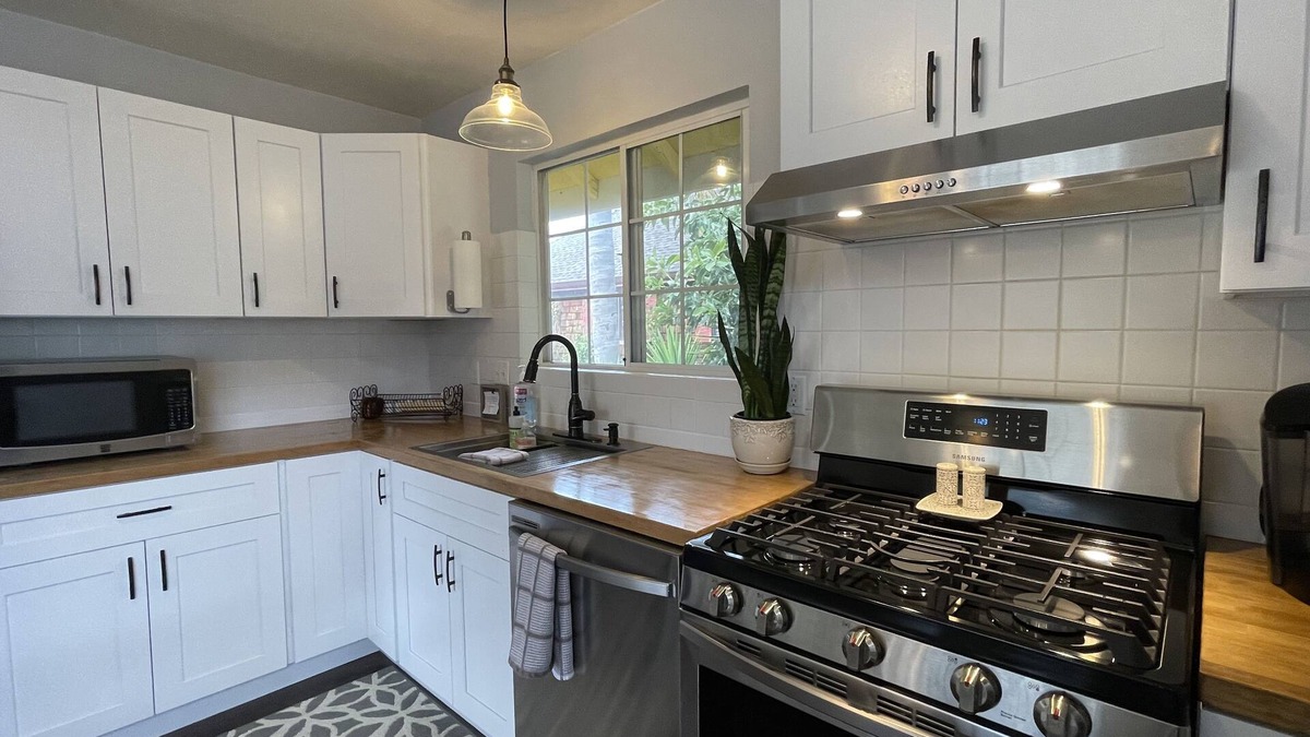 Beach Hill - Beach Flats House | Sunlit Surf Guest House - Downtown -2bd/1ba