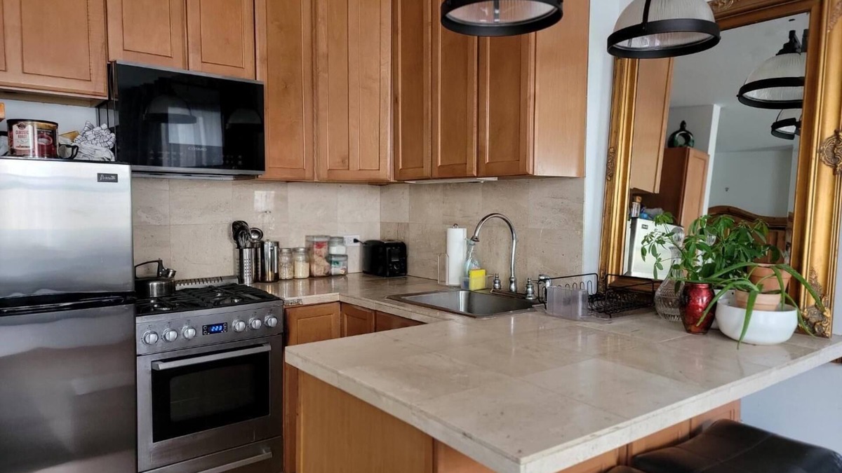 East Village Apartment | Sunny 1 Bedroom in Trendy East Village - 1.5 blocks from Subway