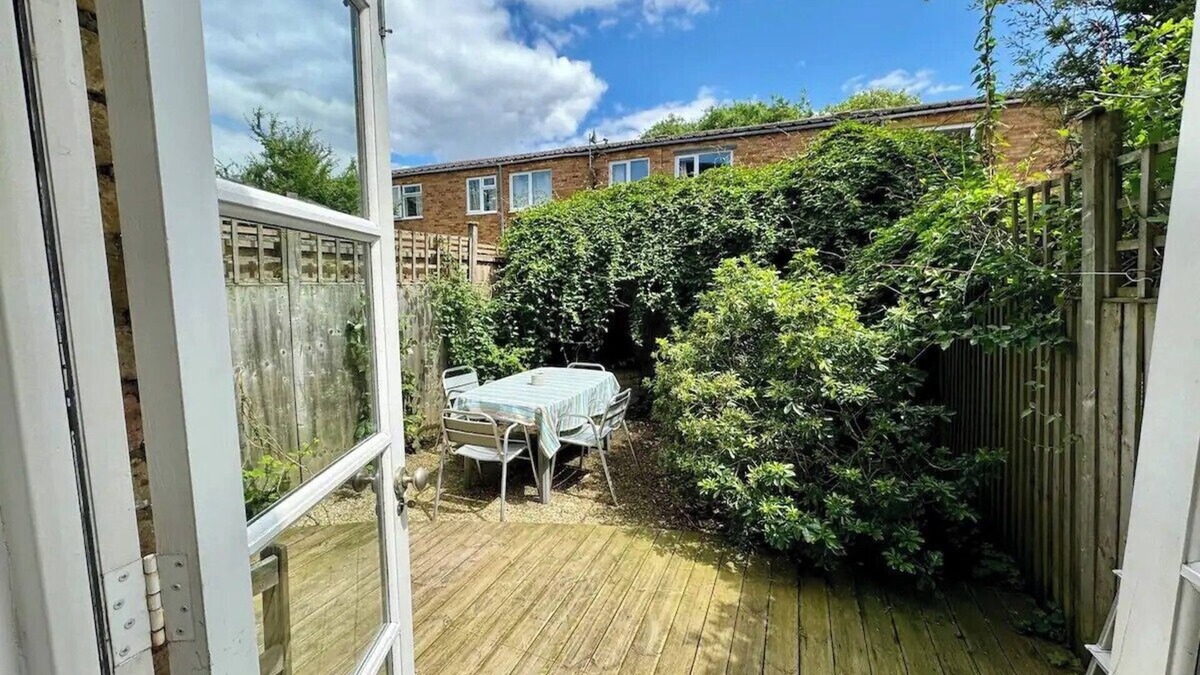 Battersea House | Sunny 2 Bedroom House in Battersea Central London