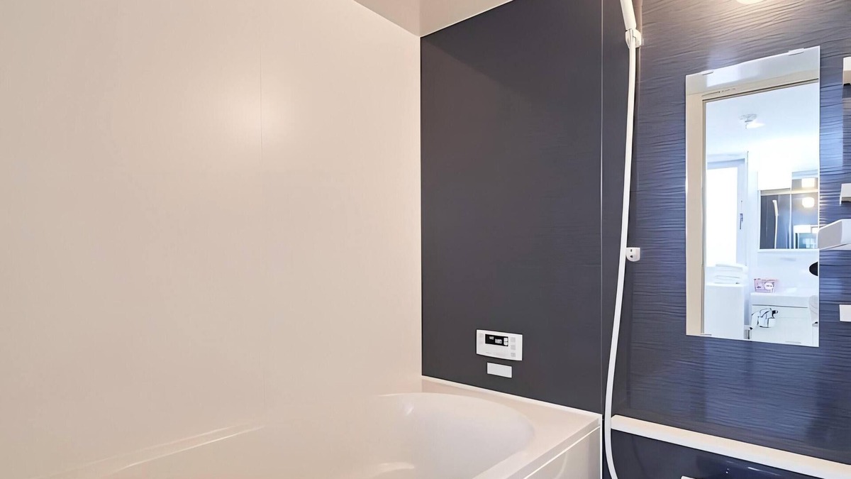 Nishi Apartment | Sunny 3 - guest American - style Osaka apt.Private bath, kitchen. Unit 202.