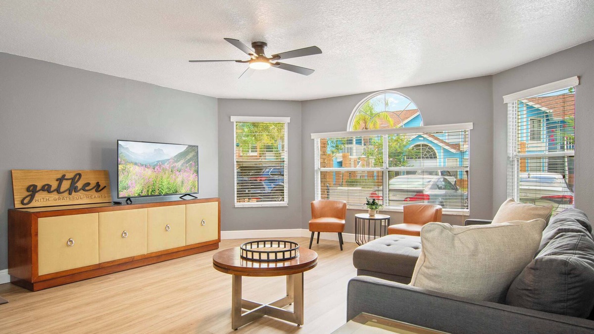 Kissimmee Condo | Sunny 3BR Kissimmee Condo with Pool Clubhouse Gym and Minutes to Disney