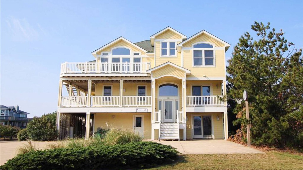 Whalehead Beach House | Sunny 8BR Dog Friendly | Pool | Hot Tub