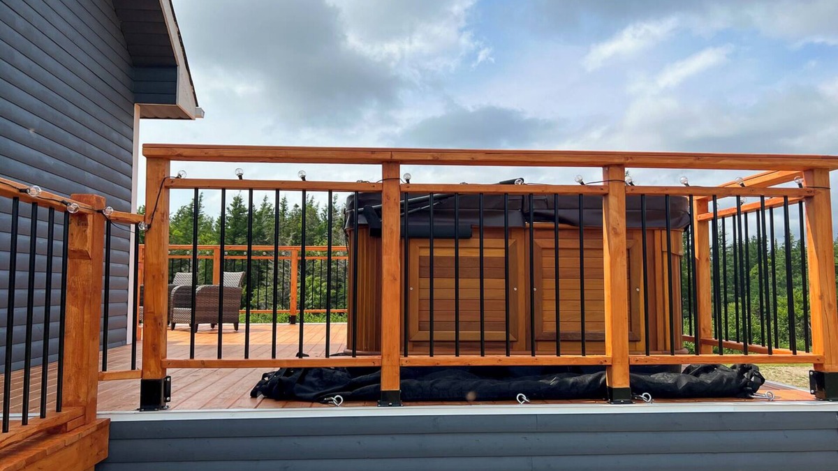 Terra Nova Ski Chalet | Sunny Acre Lodge - 5 Bedrooms with Hot Tub