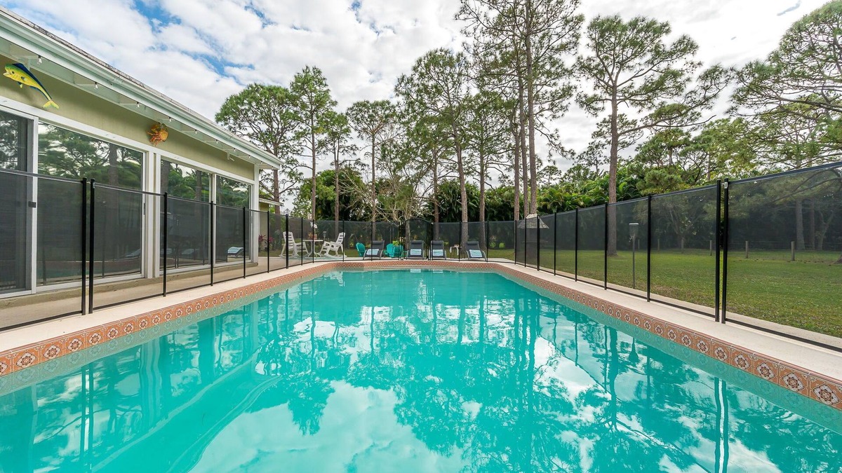 Palm Beach Country Estates House | Sunny Acres Estate & Pool - Events Allowed!