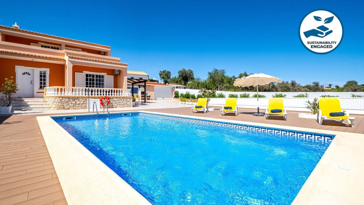Vale de Parra Villa | Sunny Algarve Villa Near Beaches & Golf