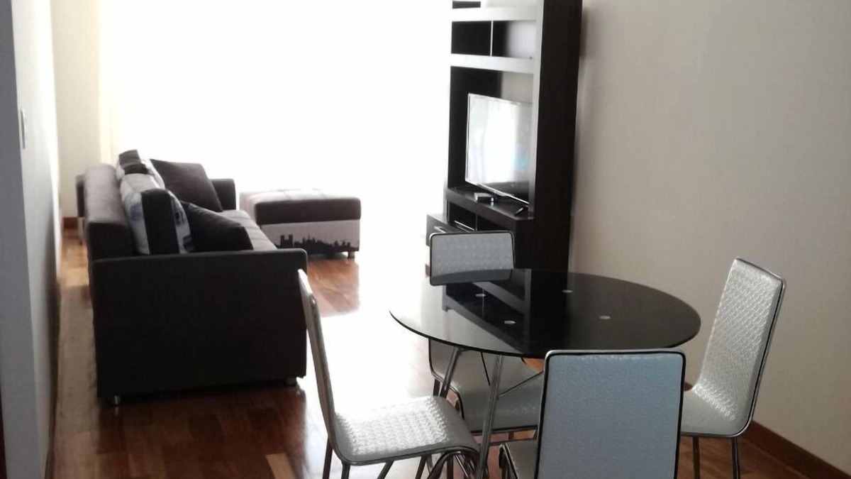 Macrodistrito Sur Apartment | Sunny apartment with pool
