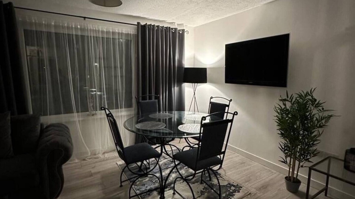 Cheltenham Apartment | Sunny Apartment in Cheltenham by Golden Valley
