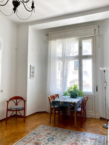 Vizivaros Apartment | Sunny apartment near the Castle