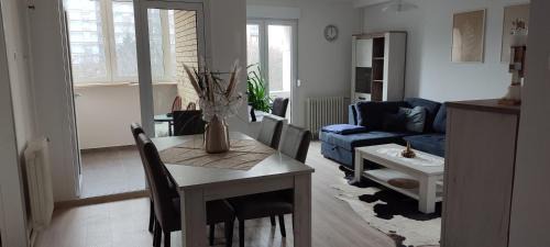 Osijek Apartment | SUNNY APARTMENT OSIJEK, self check in