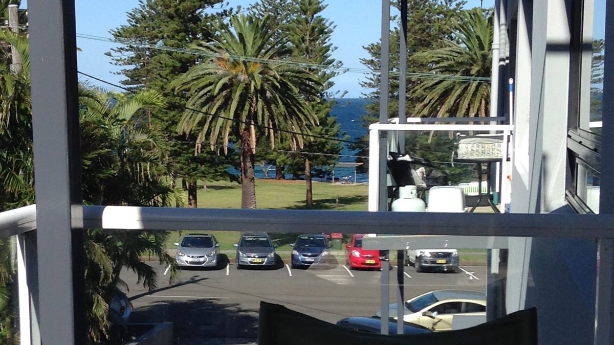 Cronulla Apartment | Sunny apartment with balcony next to the beach