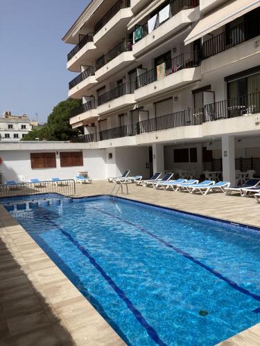 Tossa de Mar Apartment | Sunny apartment with pool