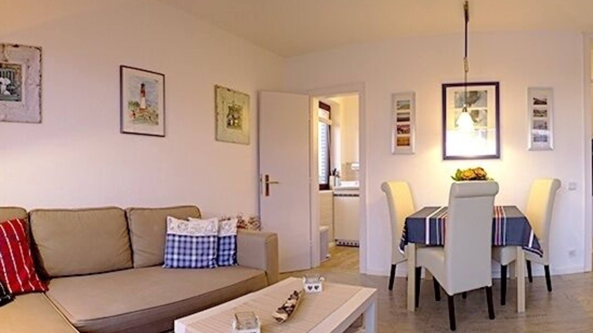 Busum Apartment | Sunny balcony, 200m to the sandy beach *WLAN*