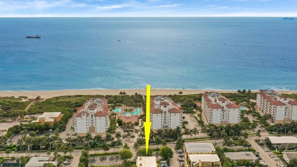 Palm Beach Shores Apartment | Sunny Beachside Oasis: Sleeps 6,1 Block to Waves