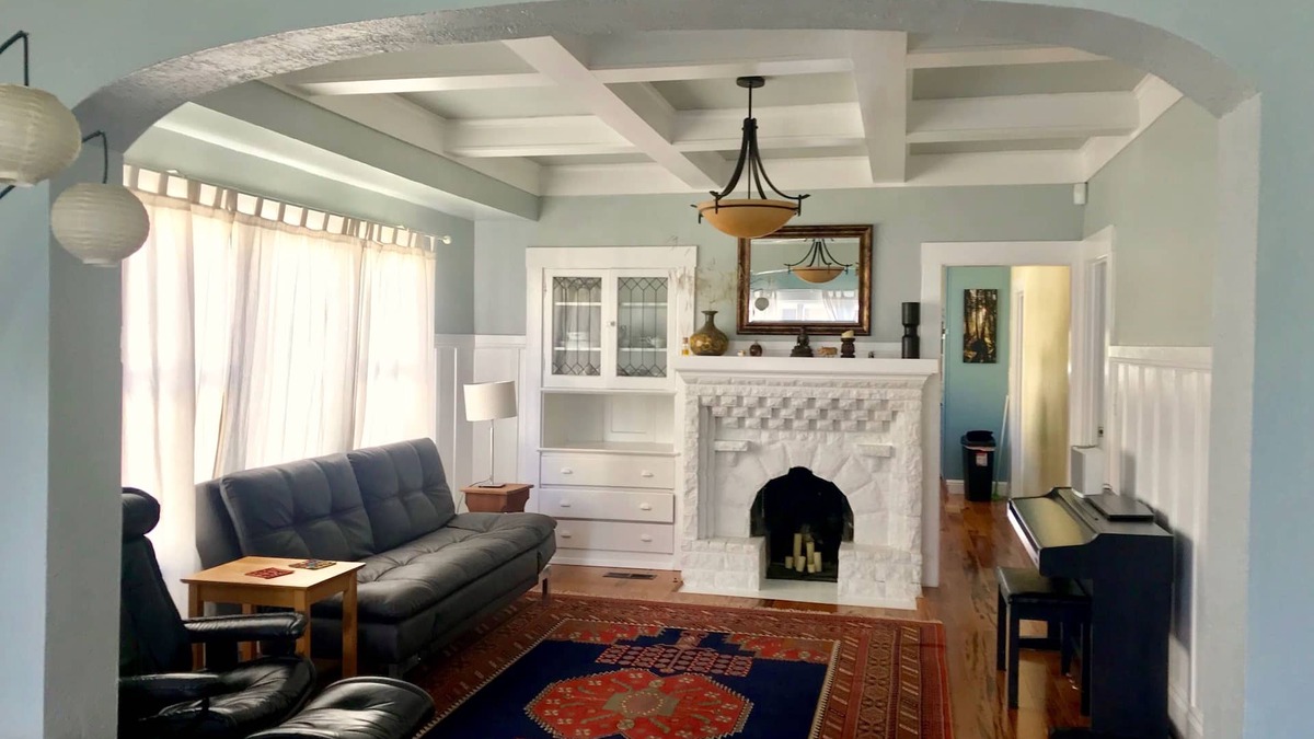 South Berkeley House | Sunny Berkeley 3 bedroom/2 bathroom house near BART (subway)