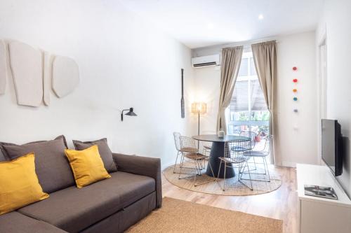 L'Antiga Esquerra de l'Eixample Apartment | Sunny Central Apartment with 100sqm Terrace in Barcelona
