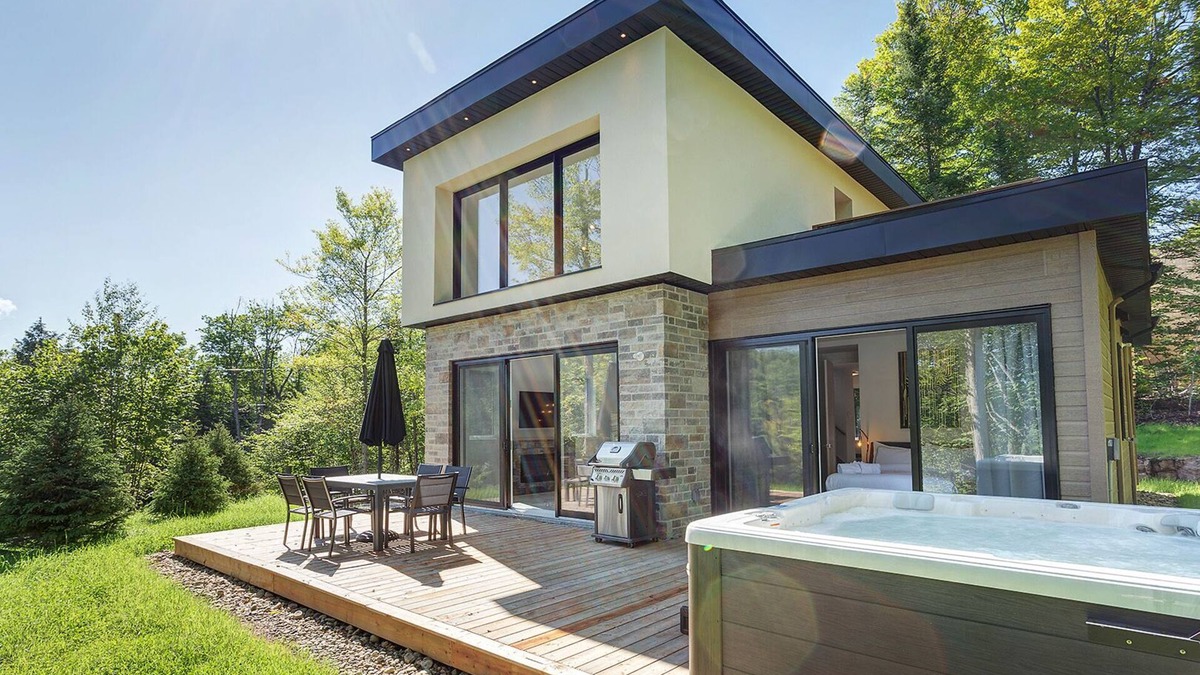 La Conception House | Sunny Chalet 12 Minutes to Mont Tremblant