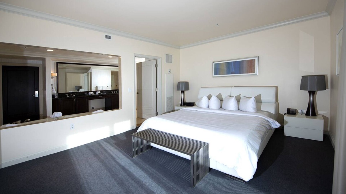 Barrier Island Hotel | Sunny City Retreat! Close to Fort Lauderdale Beach! Pets Allowed, Onsite Pool!