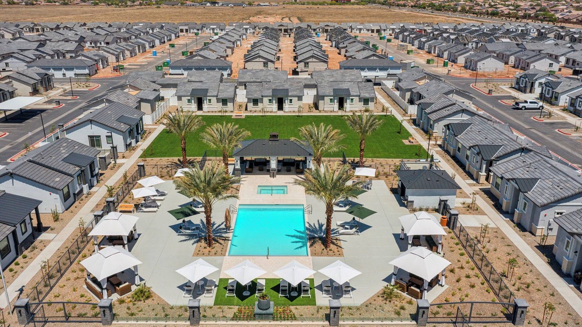 Casa Grande House | Sunny Contemporary Home with Pool BBQ