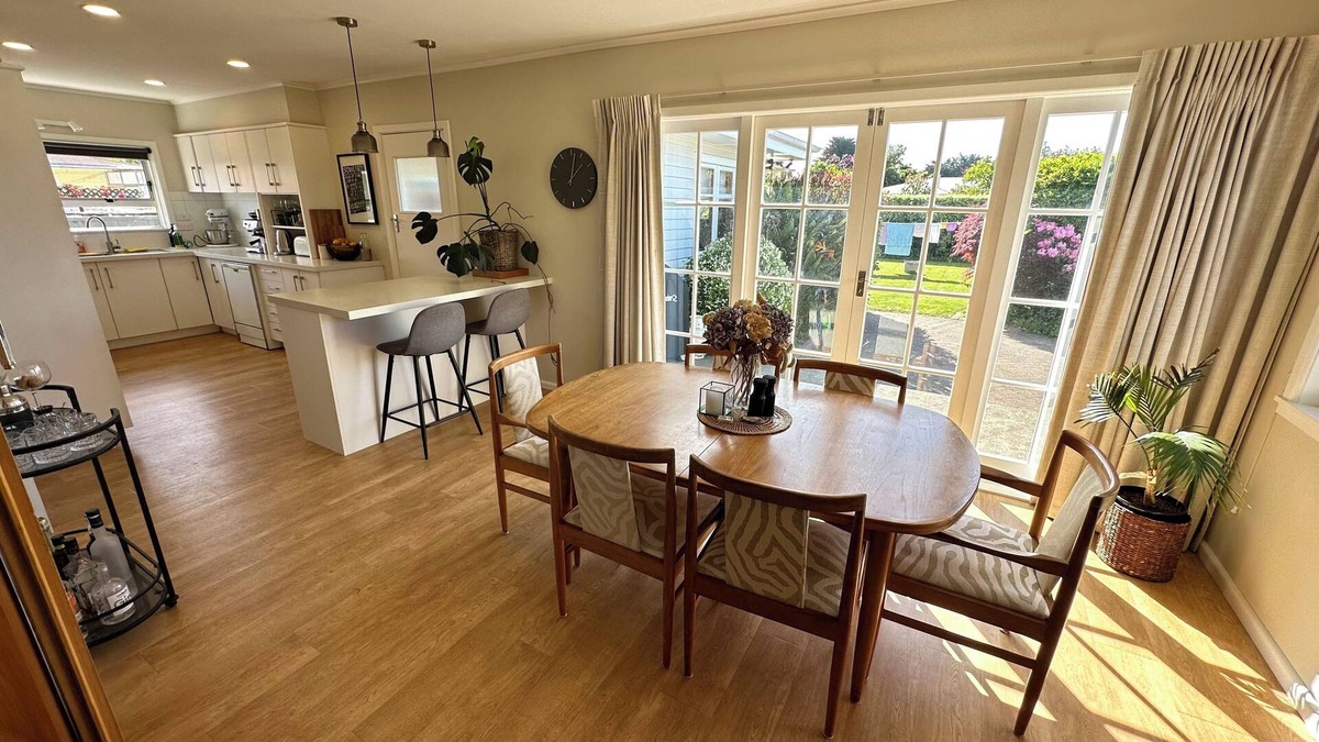 Napier House | Sunny & Cosy Napier Home!